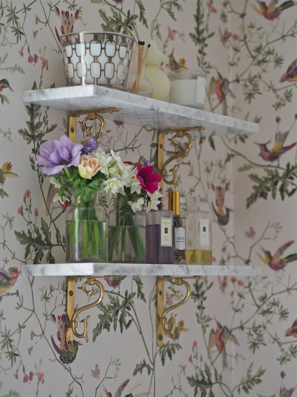 can i wallpaper a bathroom