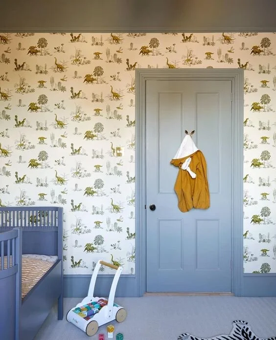 Fiona Duke Interiors again paints the woodwork, but also the ceiling in the same soft blue hue, pairing it with a Sian Zeng Dinosaur wallpaper. Photo by Anna Stathaki.