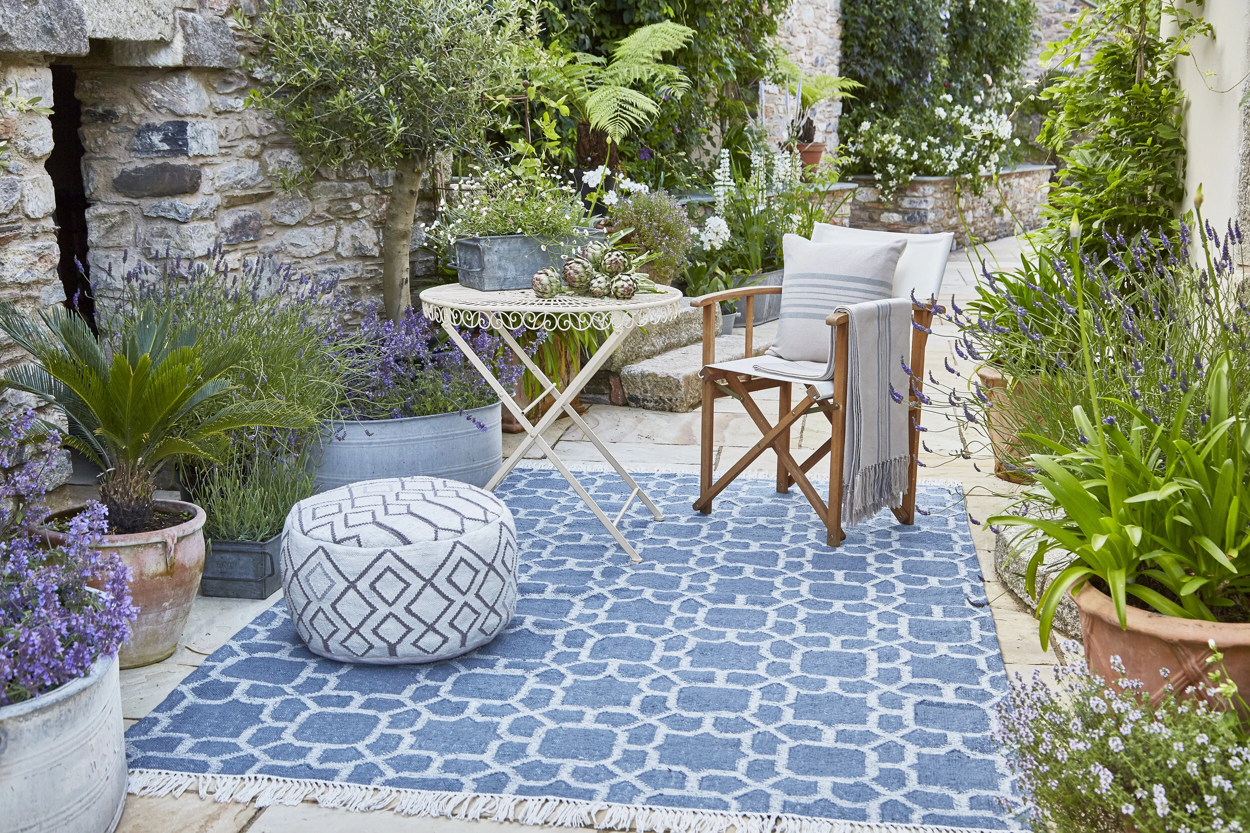 where to buy outdoor cushions and rugs