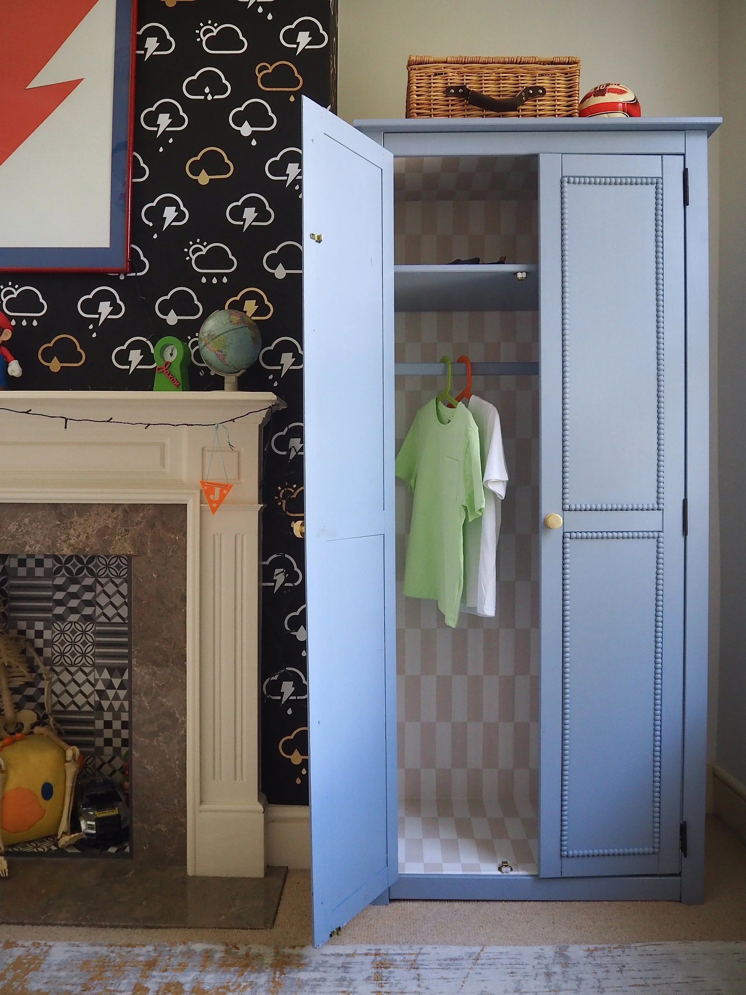 bobbin detail wardrobe