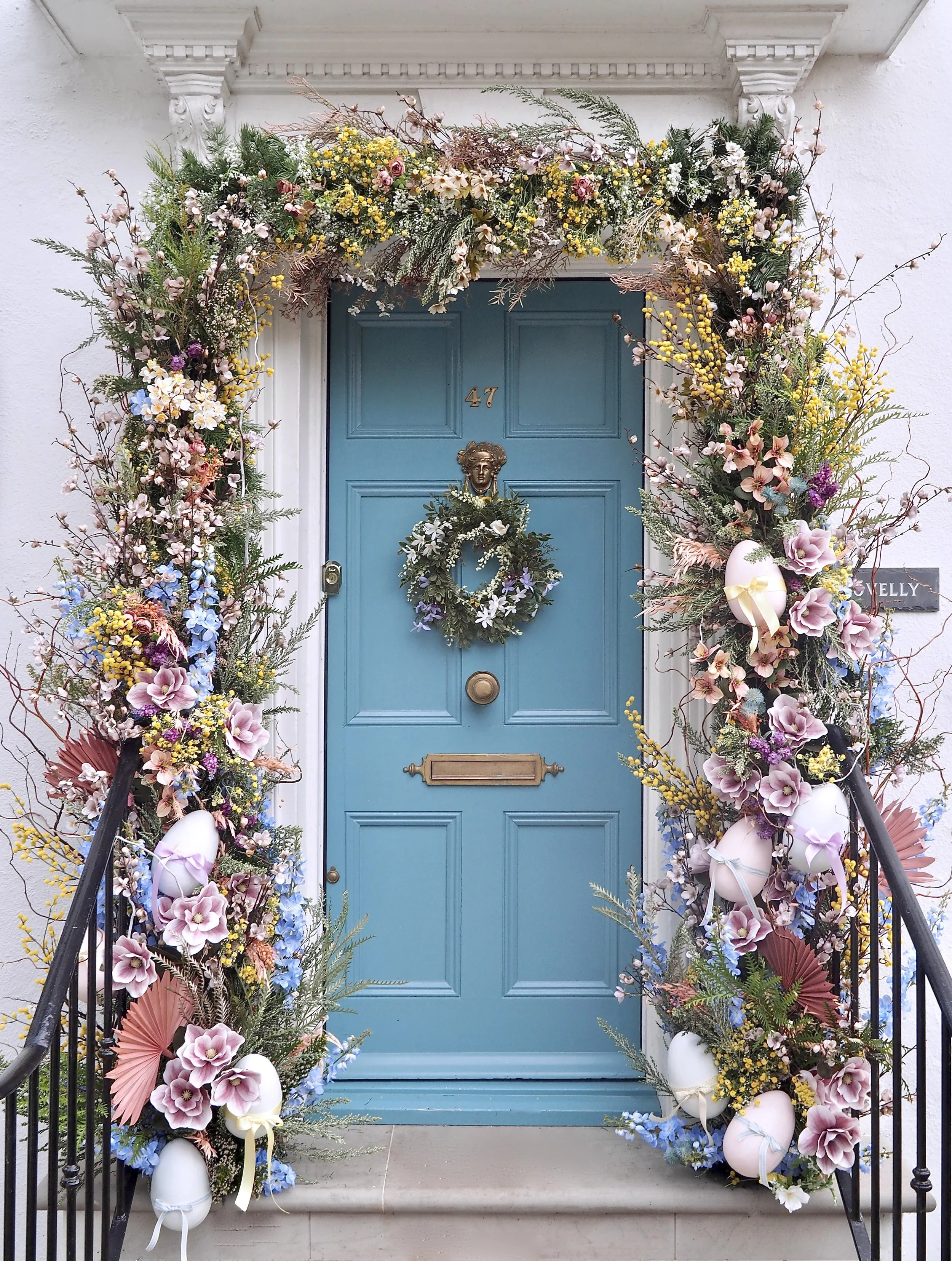 Easter Decoration Idea: Faux Flower Spring Doorscaping
