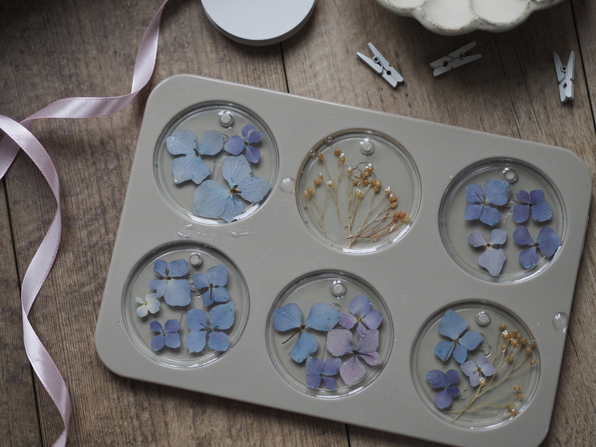 How To Make These Cute Pressed Flower Resin Craft Hanging Decorations —  MELANIE LISSACK INTERIORS