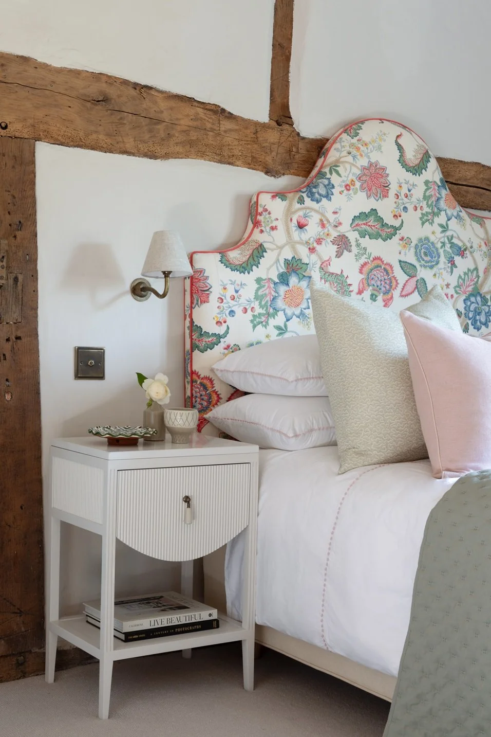 10 of the Best Compact Bedside Tables for Small Bedroom Spaces ...
