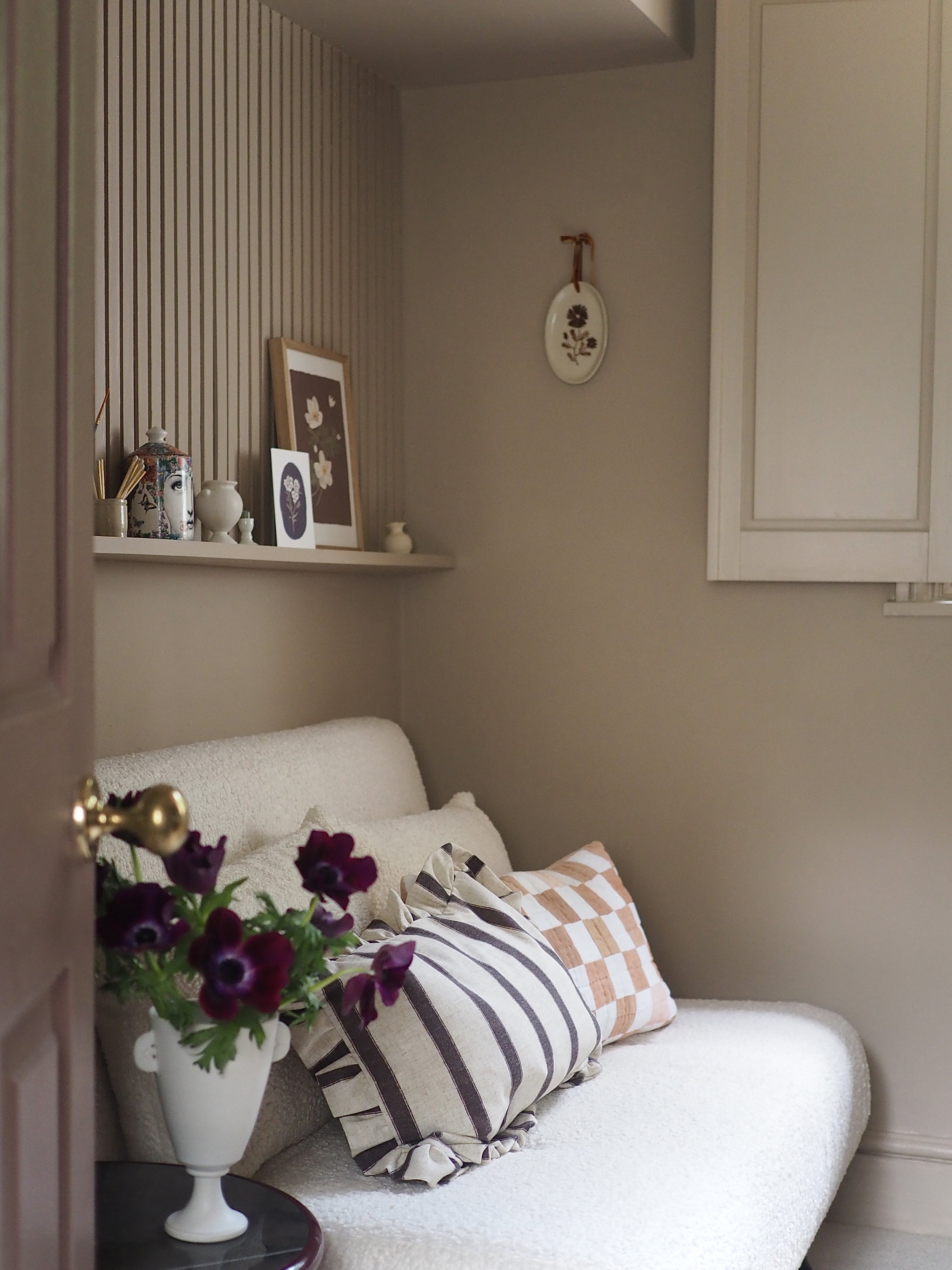 soft pink paint colour