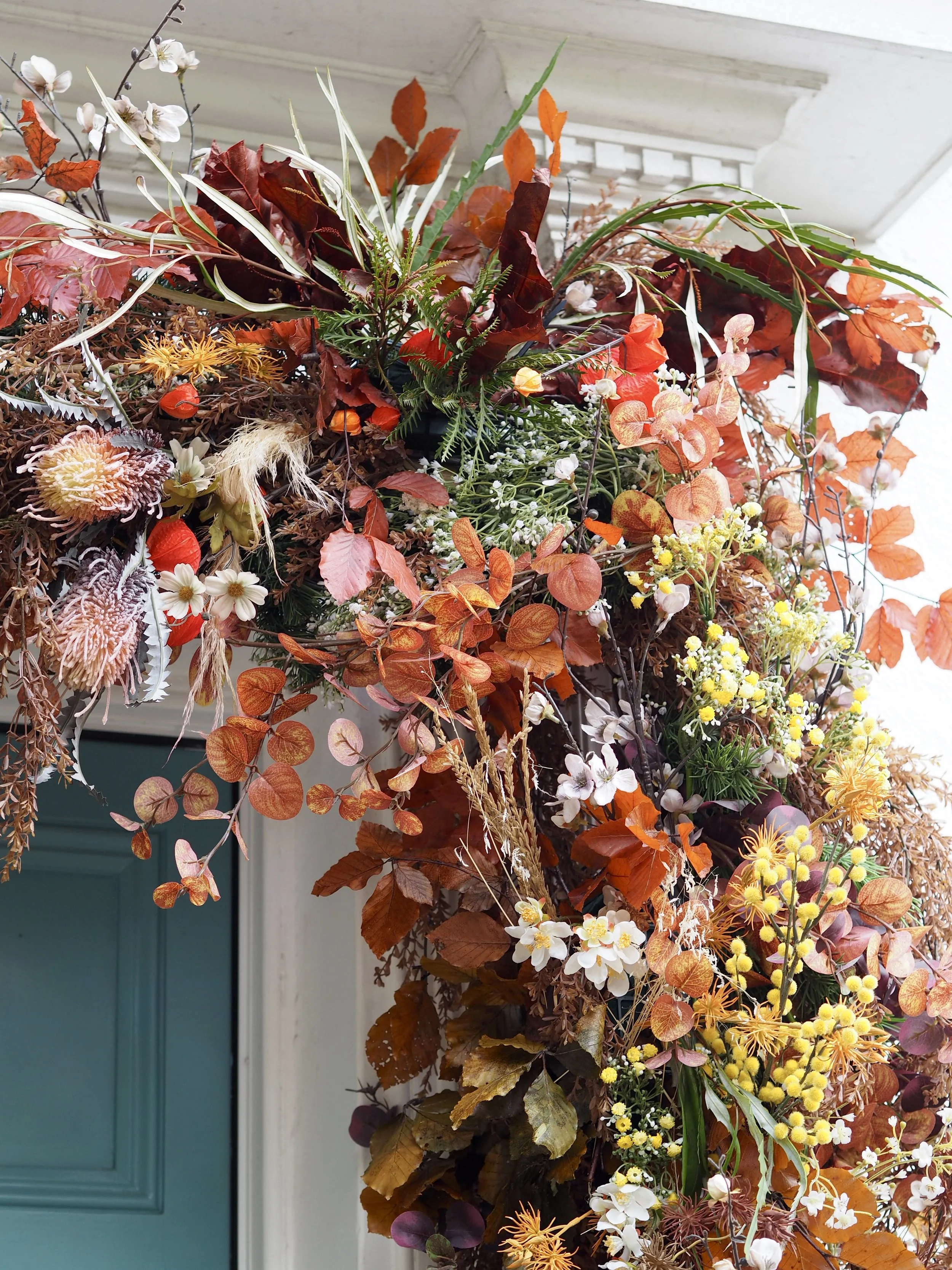 DIY Autumn Arch Door Decor Idea