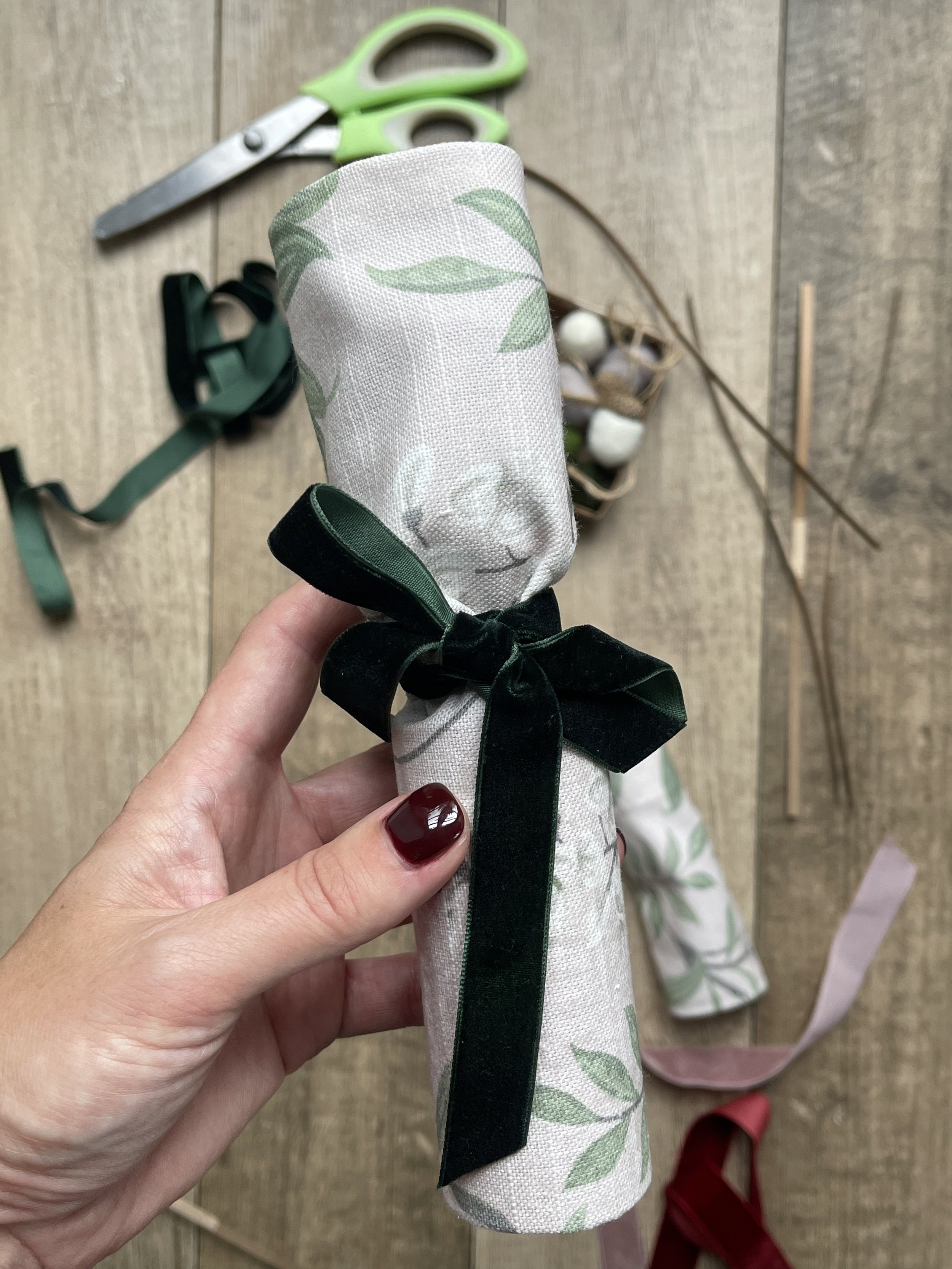 Easy To Make No-Sew Reusable Fabric Christmas Crackers — MELANIE LISSACK  INTERIORS