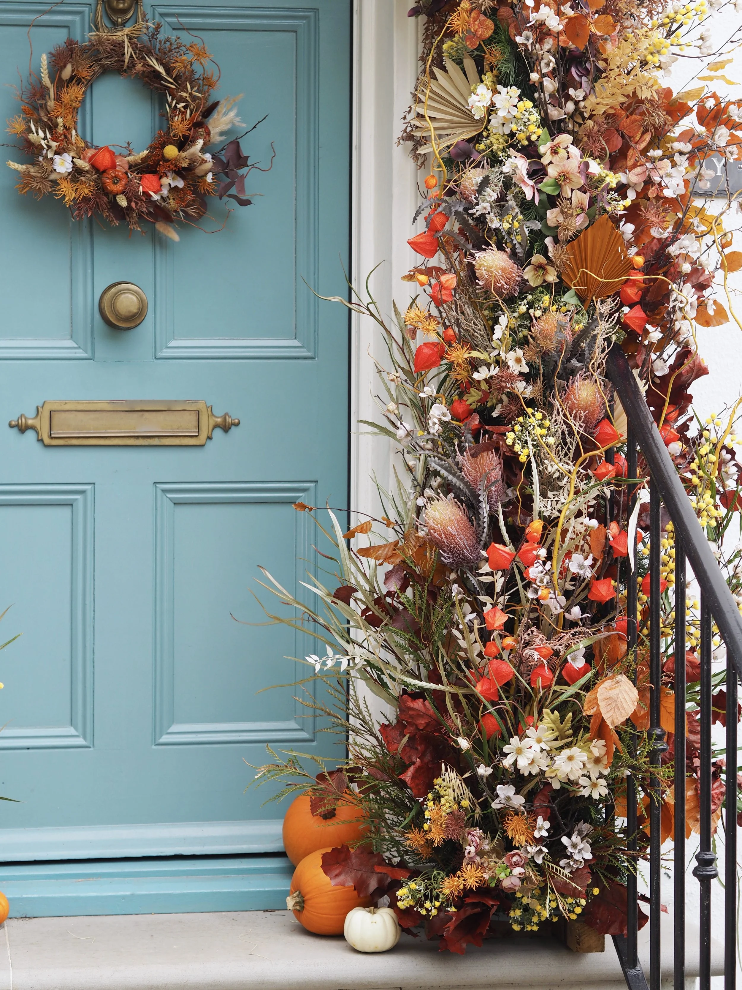 DIY Autumn Arch Door Decor Idea