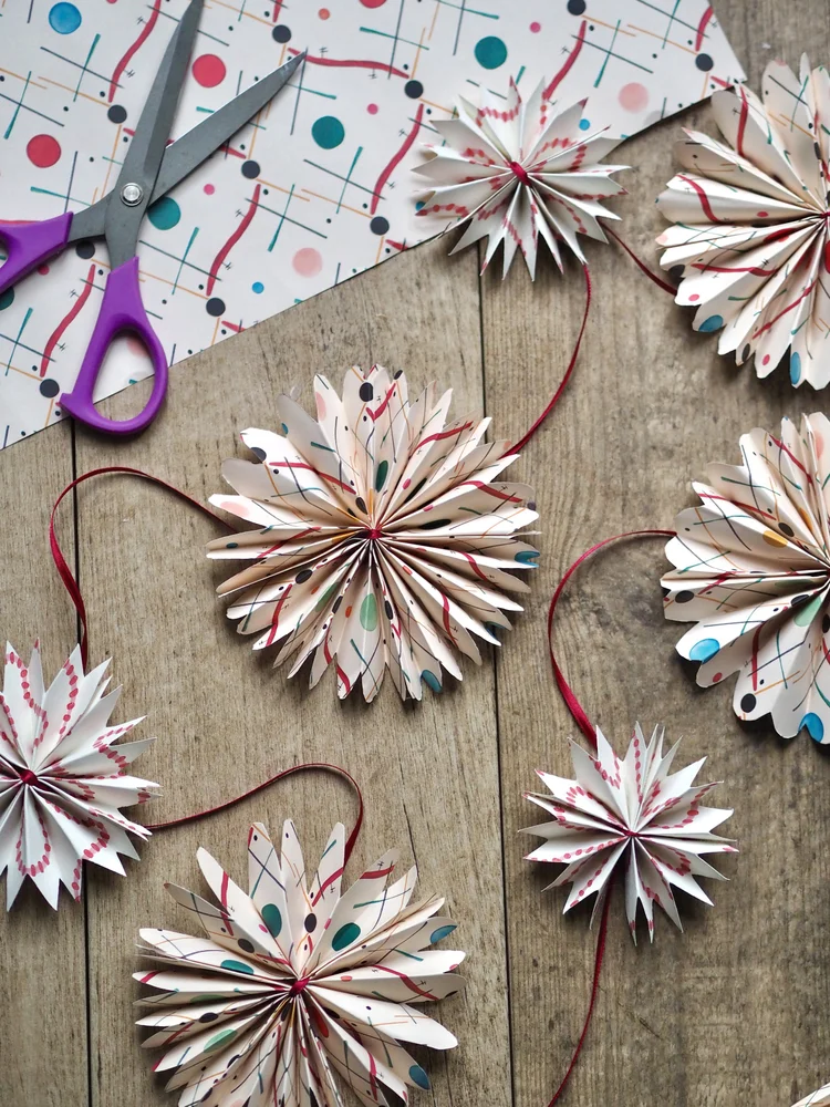 How To Make This Whimsical Scandi Paper Garland For Christmas — MELANIE ...