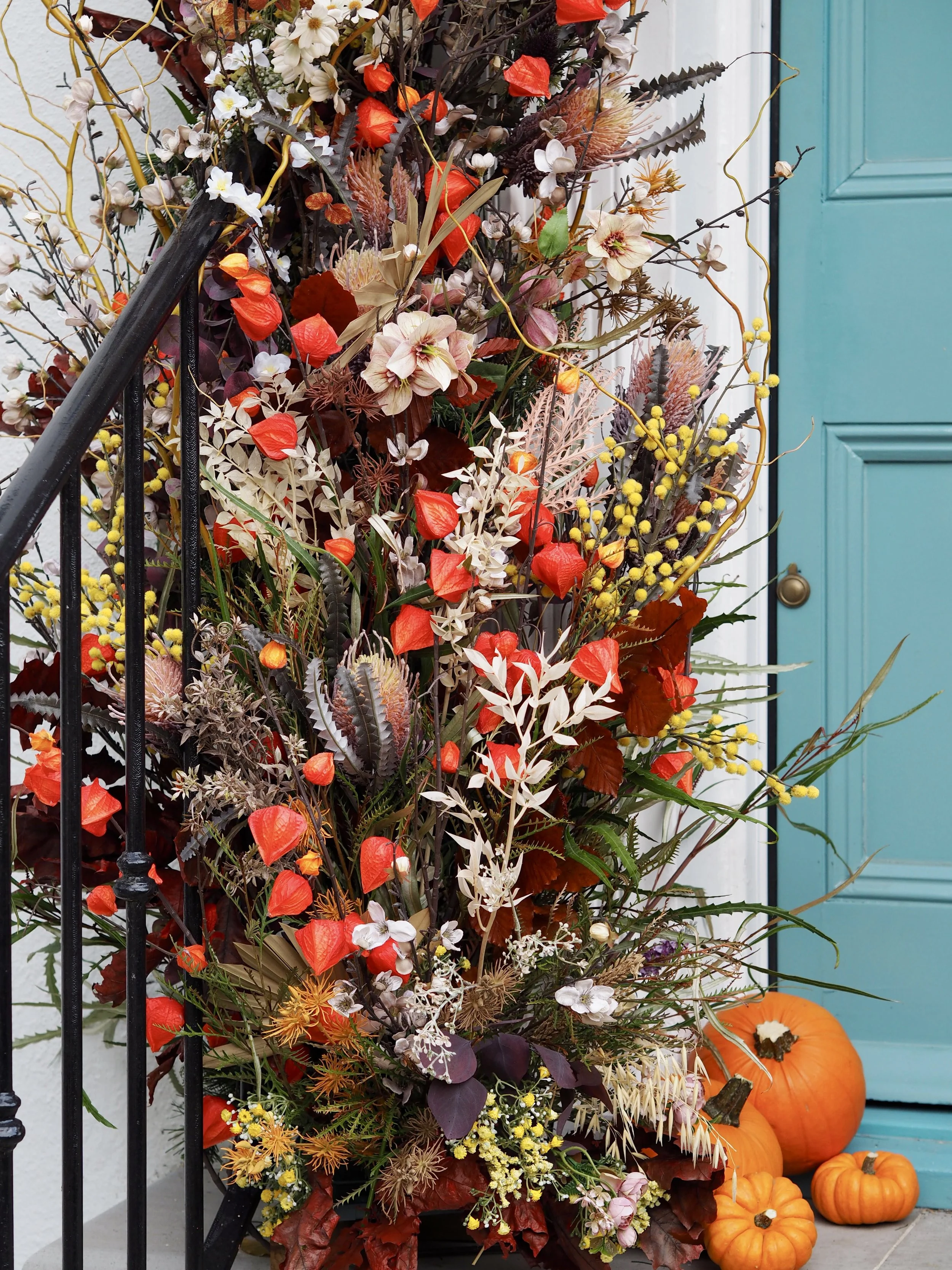 DIY Autumn Arch Door Decor Idea