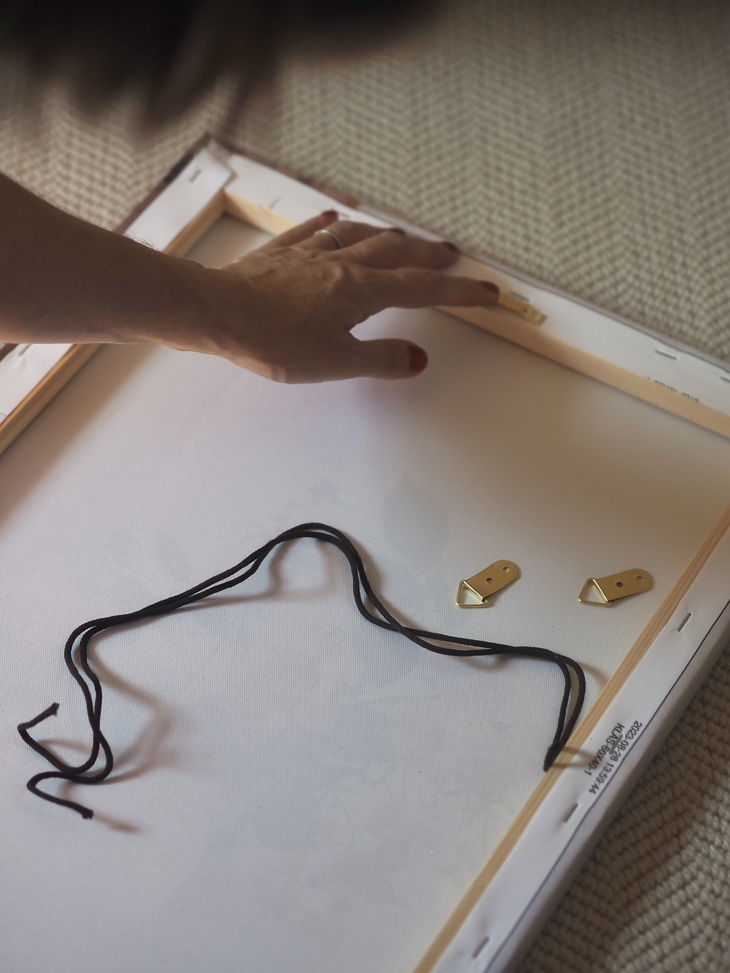Hanging canvas prints