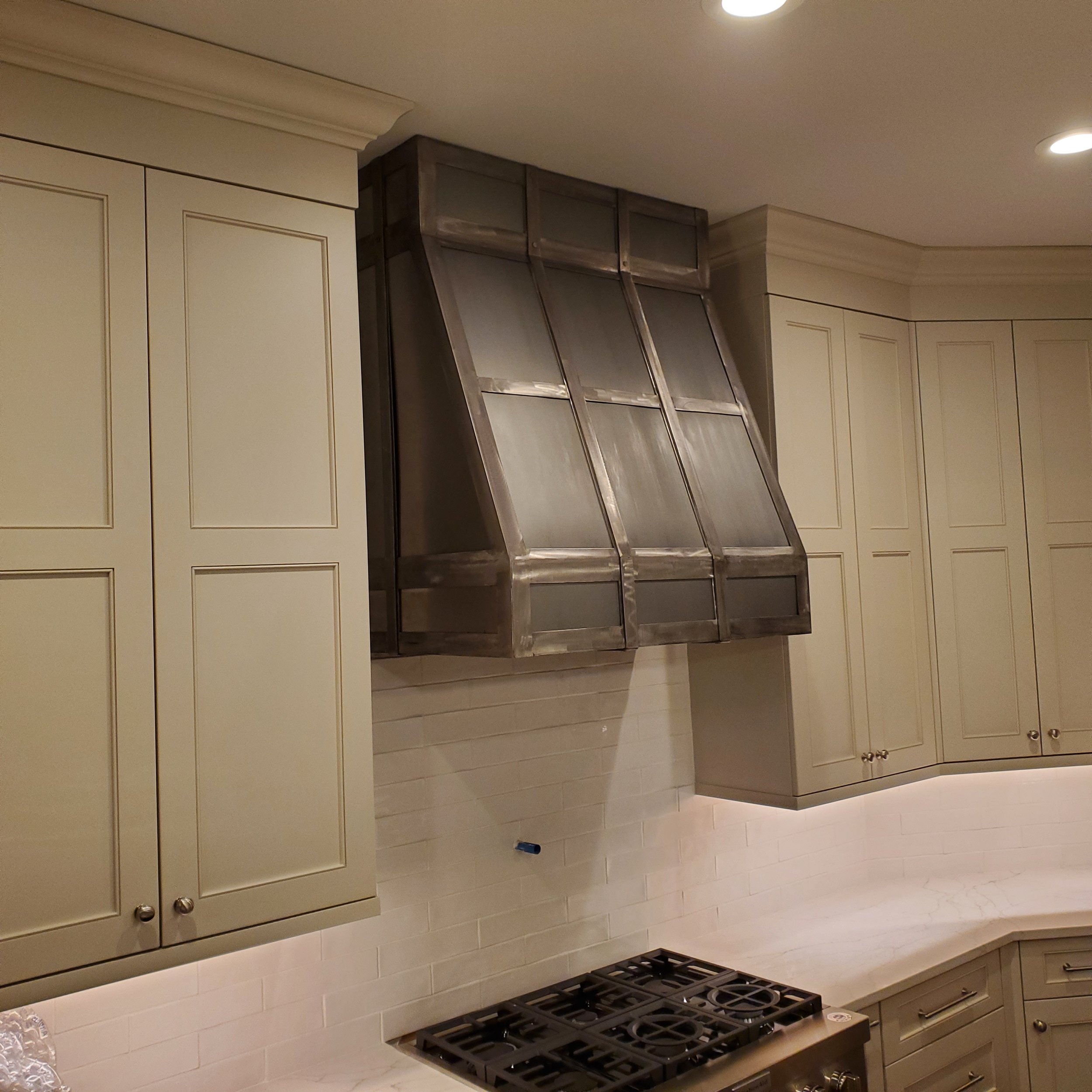 Zink and Stainless Steel Hood