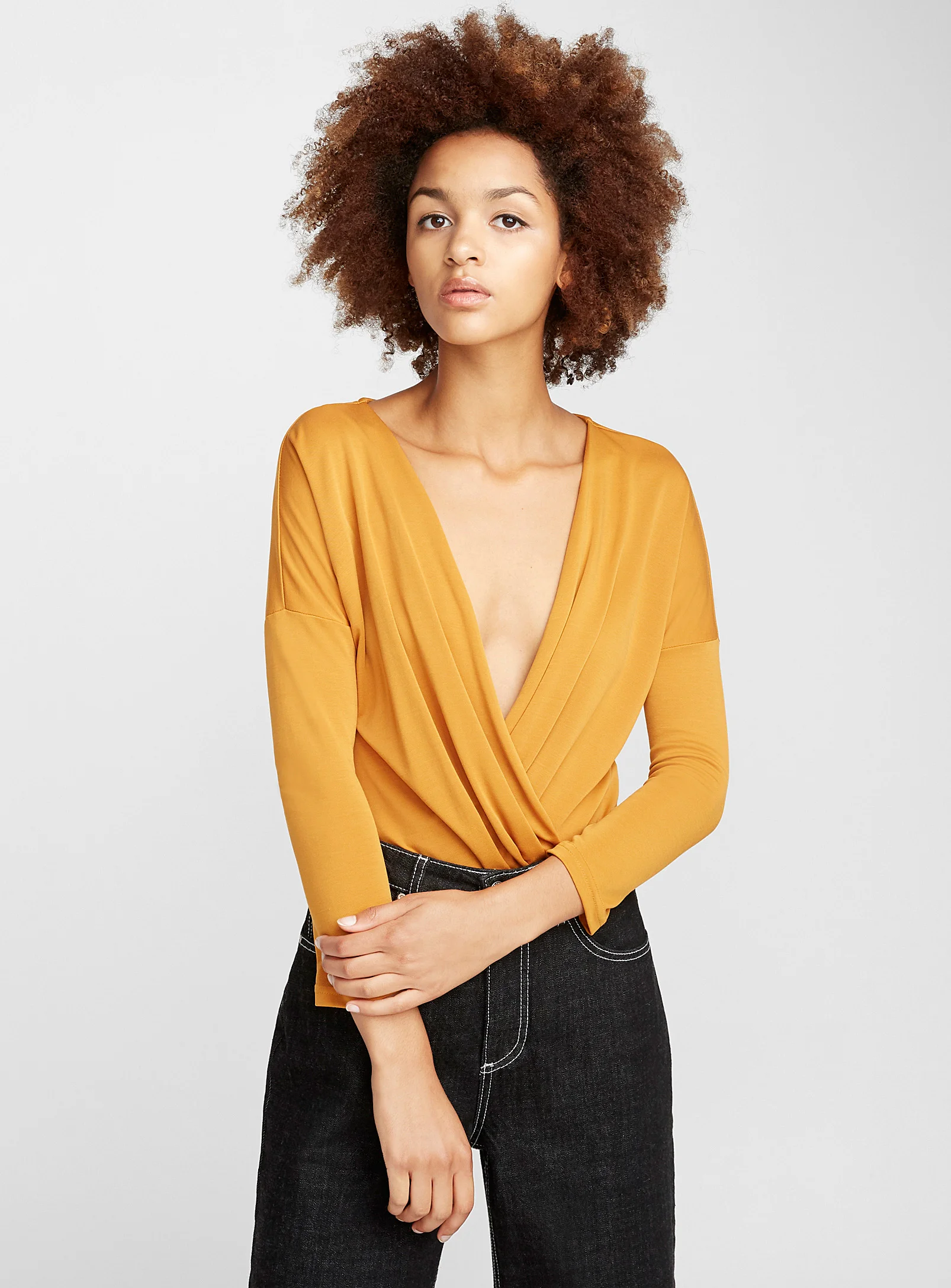 simons_justaucorps ocre_mannequin.jpg