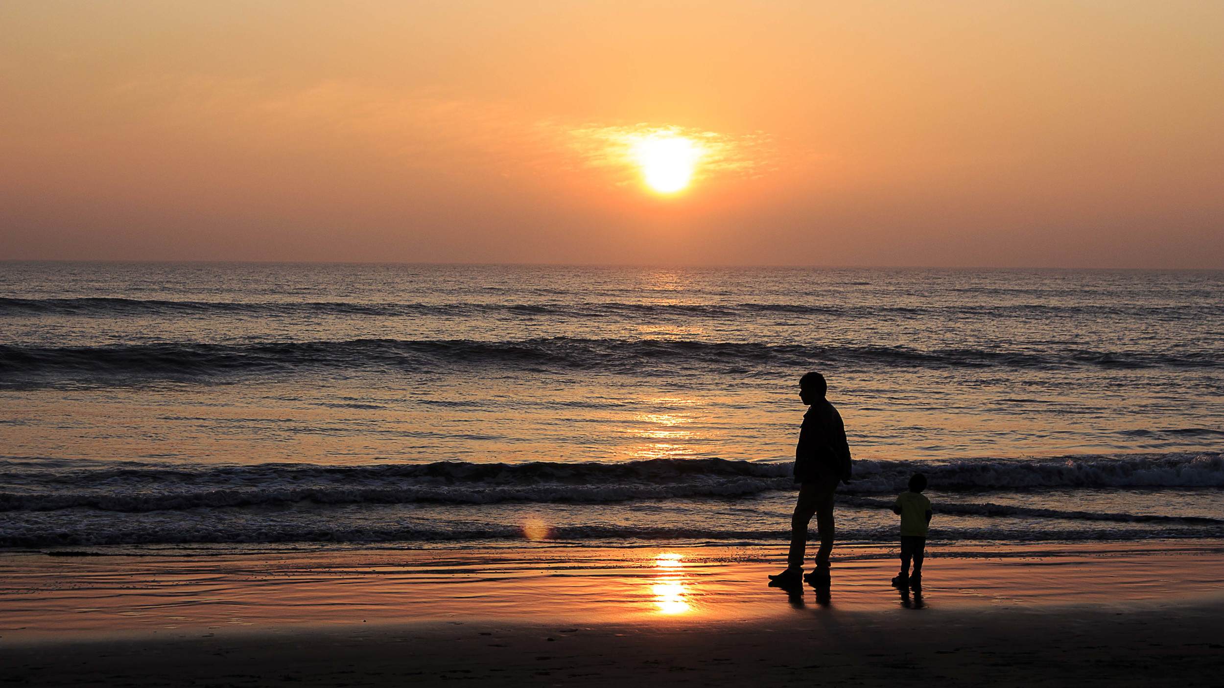   Cox’s Bazaar is a town, a fishing port and district headquarters in Bangladesh. It is the world’s longest uninterrupted natural sandy sea beach. The beach in Cox’s Bazaar is an unbroken  &nbsp; 125 km &nbsp;sandy sea   beach with a gentle slope. It