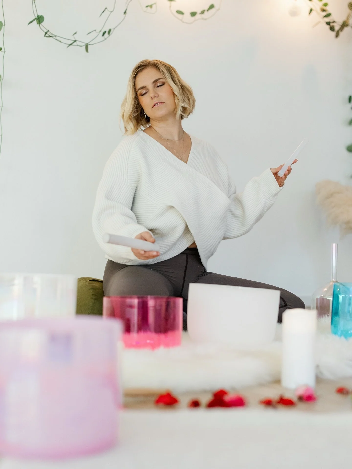 Sound and vibration work where words, insight, and willpower stop 💜

You can’t think your way into regulation.
And you can’t force your nervous system to feel safe just because your life looks “aligned.”

Sound doesn’t 