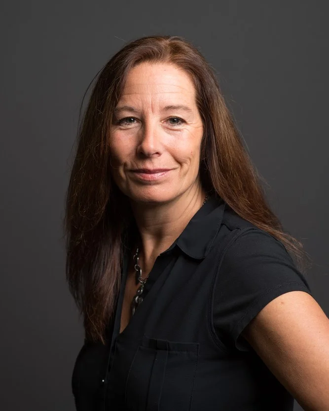 Linda headshot.jpg