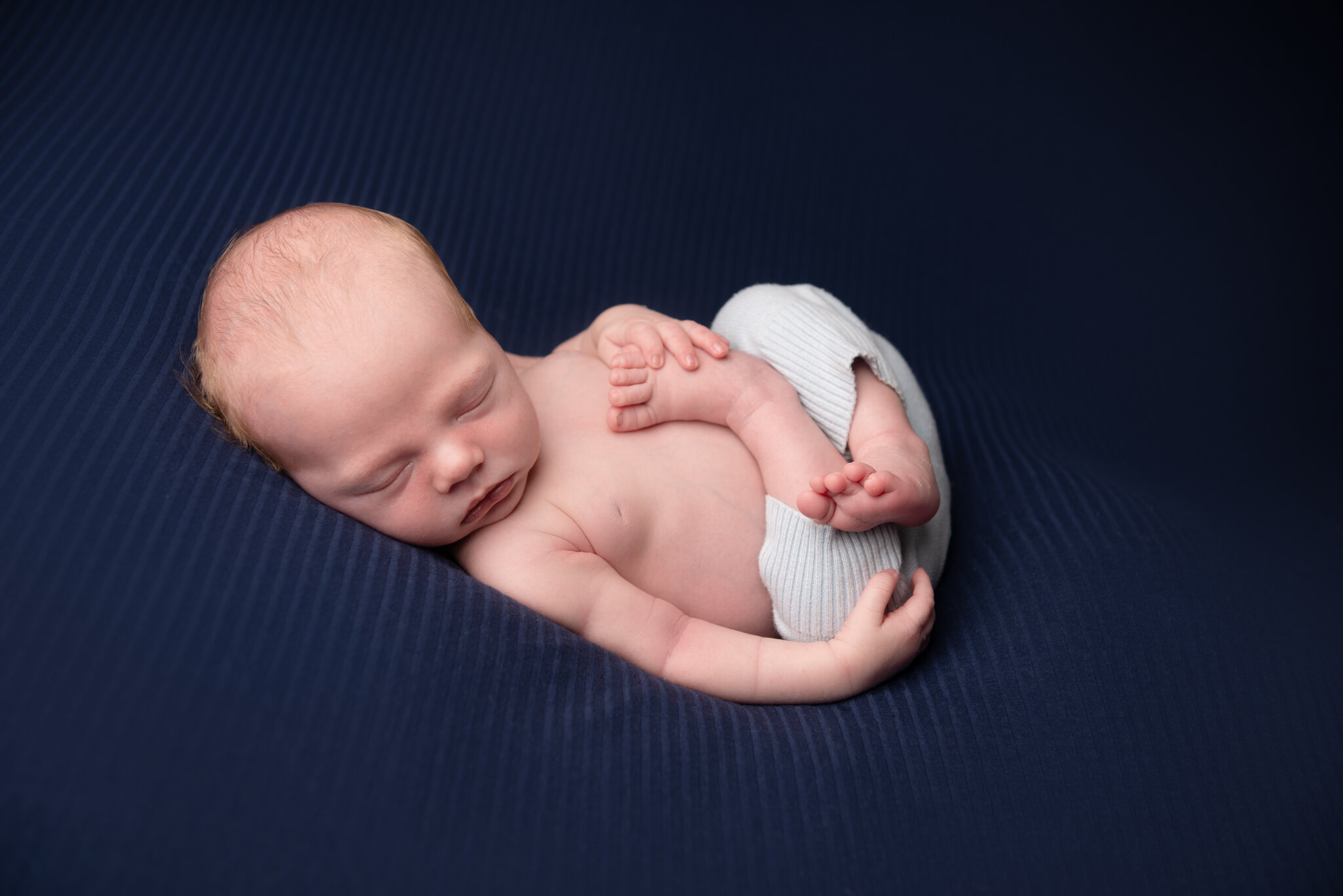 newborn photographer-9.jpg