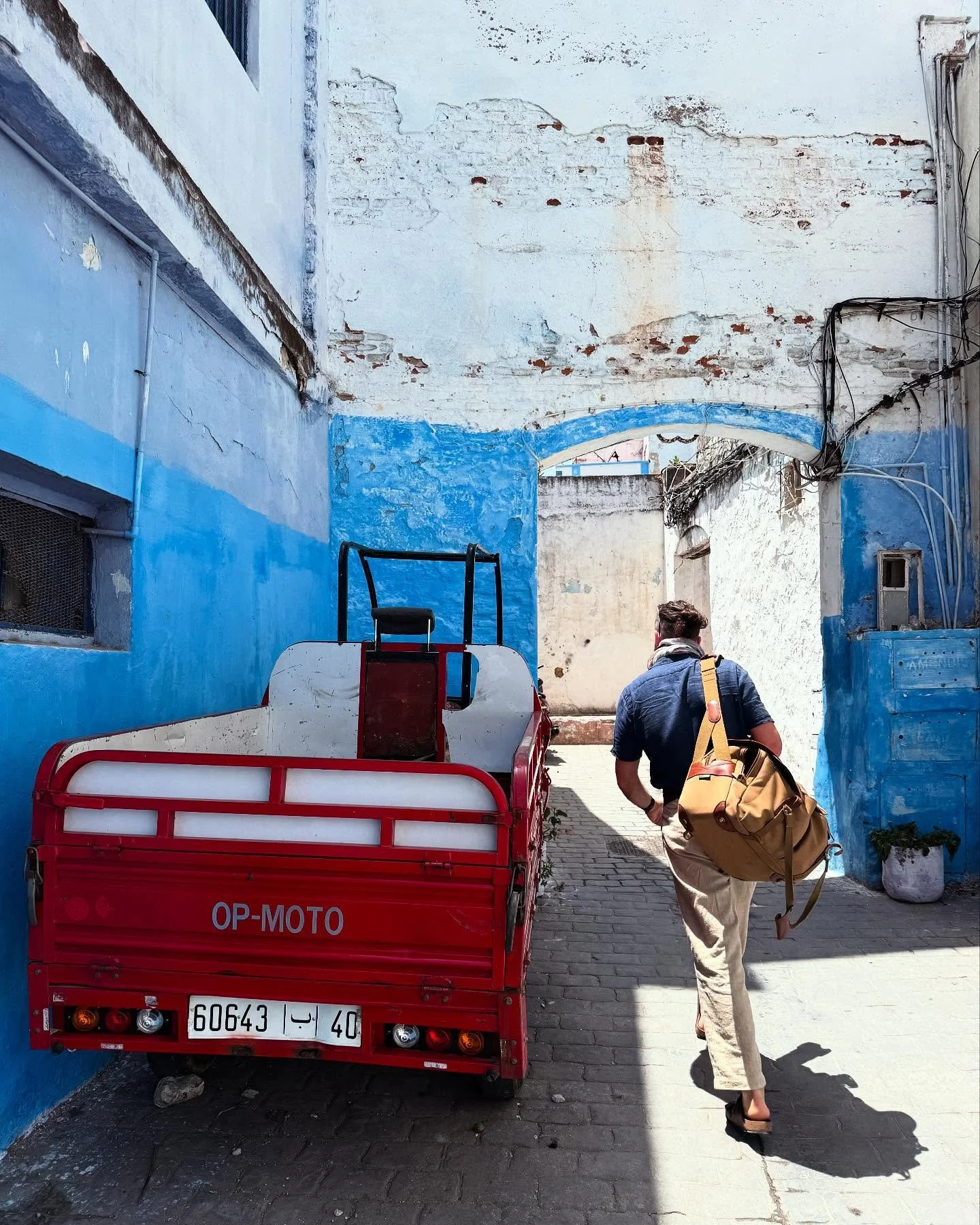 Thanks to @keanushtafreshi for the fresh snap of me at work. 

#tangier #morocco
#unitstills #photography #filmstills #onset @nikonuknordic @nikonatgrays @billinghambags pelicanprofessional @spidertoolholster @ilfordphoto @kodak_shootfilm
