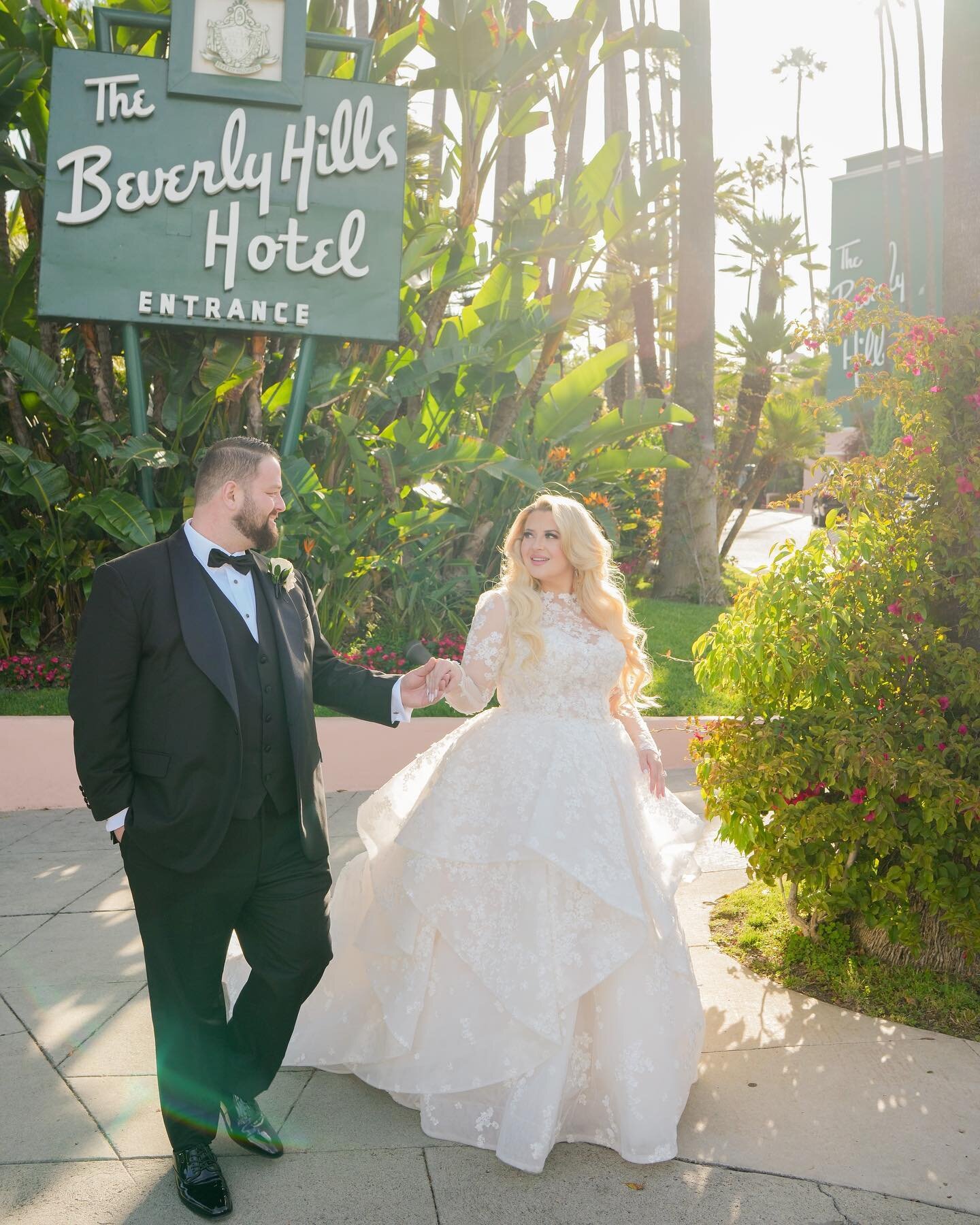 J &amp; J &bull; We had an incredible time photographing all their wedding events! One of the sweetest couples and families we&rsquo;ve worked with!
#dukeimages 

Wedding Planner @detailsjeannie 
Florist @nisiesenchanted 
Dress @moniquelhuillierbride