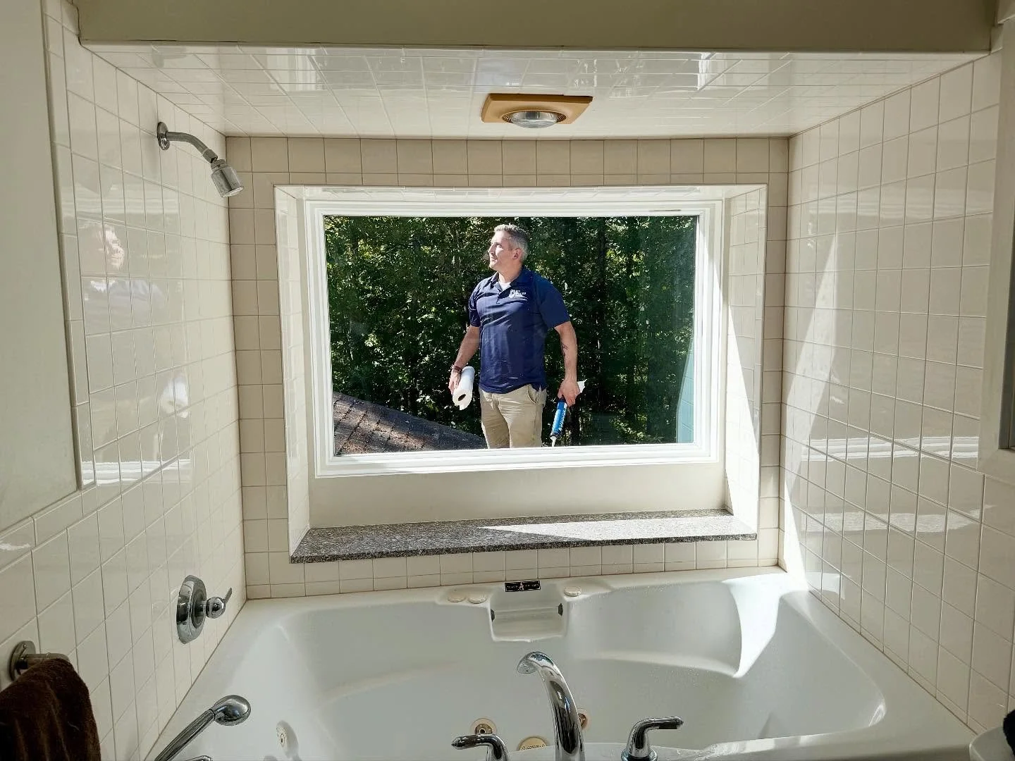 📍Cumberland, ME
A fresh picture window! 🛁🫧