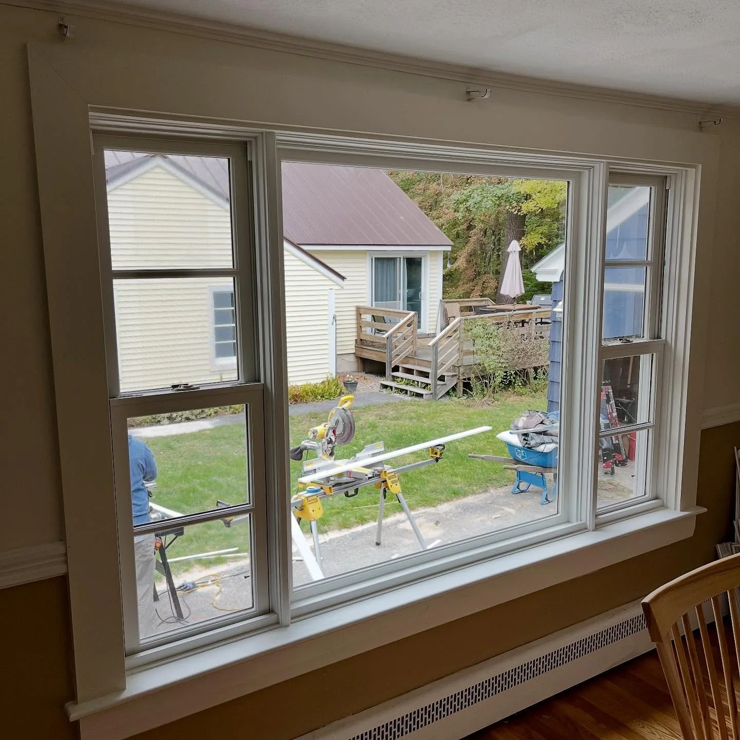 📍Saco, ME
Large picture window with flanking double-hung windows!
