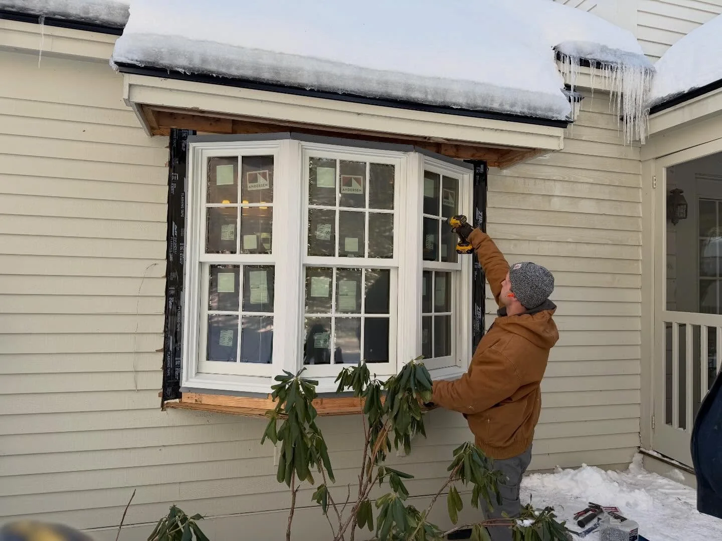 Andersen bay window install in Kennebunkport, ME @andersen_windows_pros