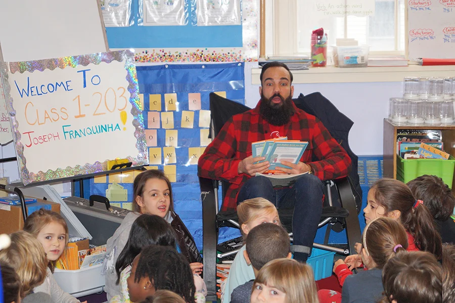 joe franquinha reading to the childrens.jpg