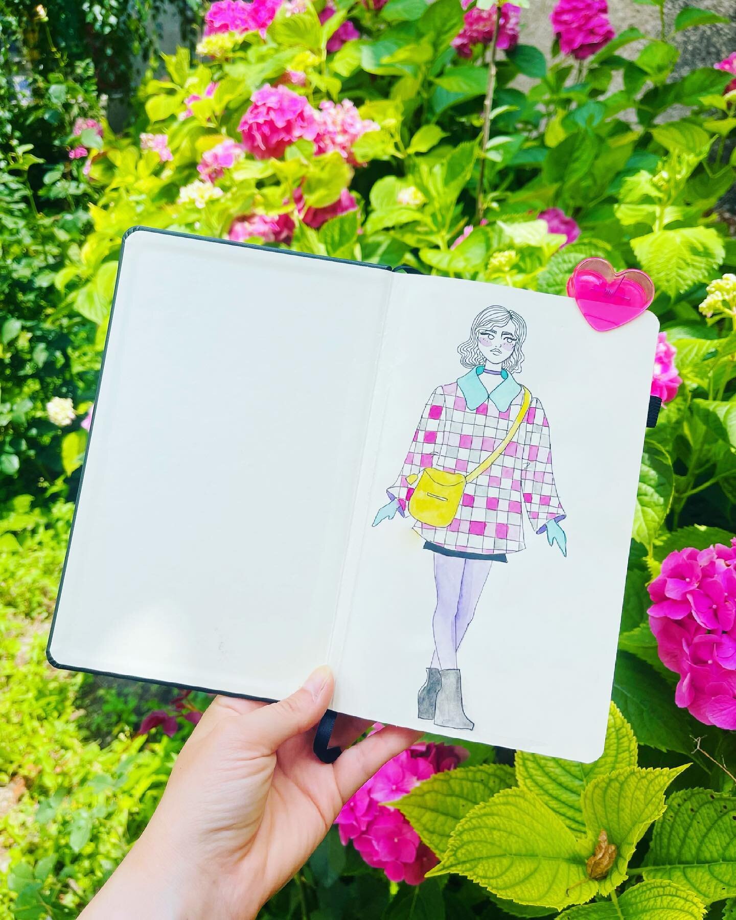 ✍🏻Starting a new sketchbook. 🌸

#sketch #illustration #fashion #girl #garden #sliven #home #bulgaria #instagood