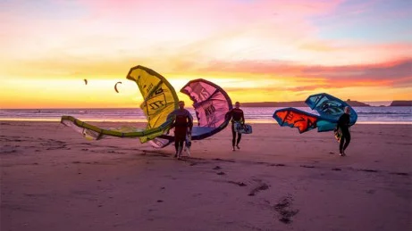 essaouira-sunset-kites-beach.jpg