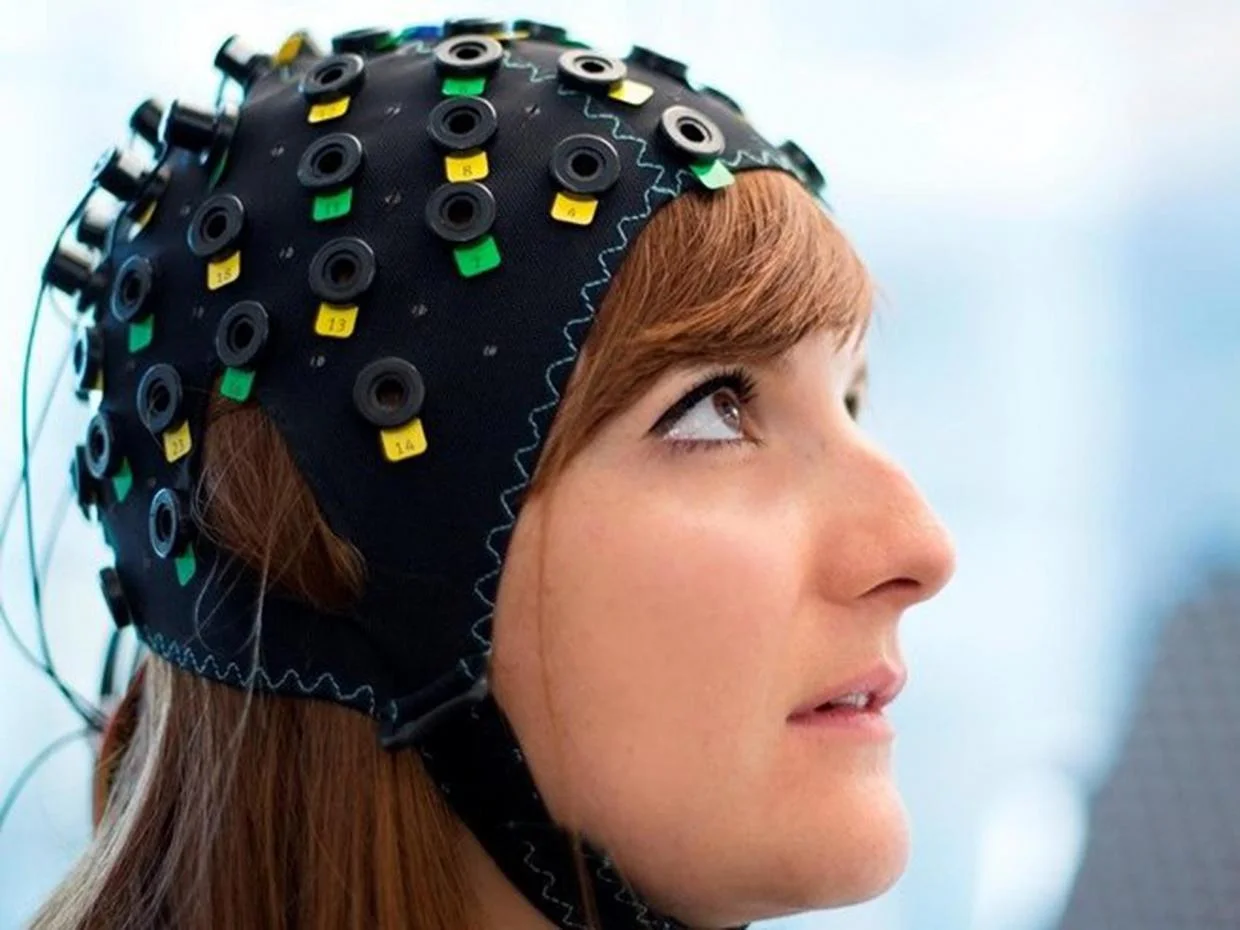 The new device uses infrared light to measure blood flow in the brain. Image credit: Wyss Center