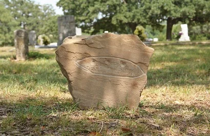 An image of the stolen gravestone.