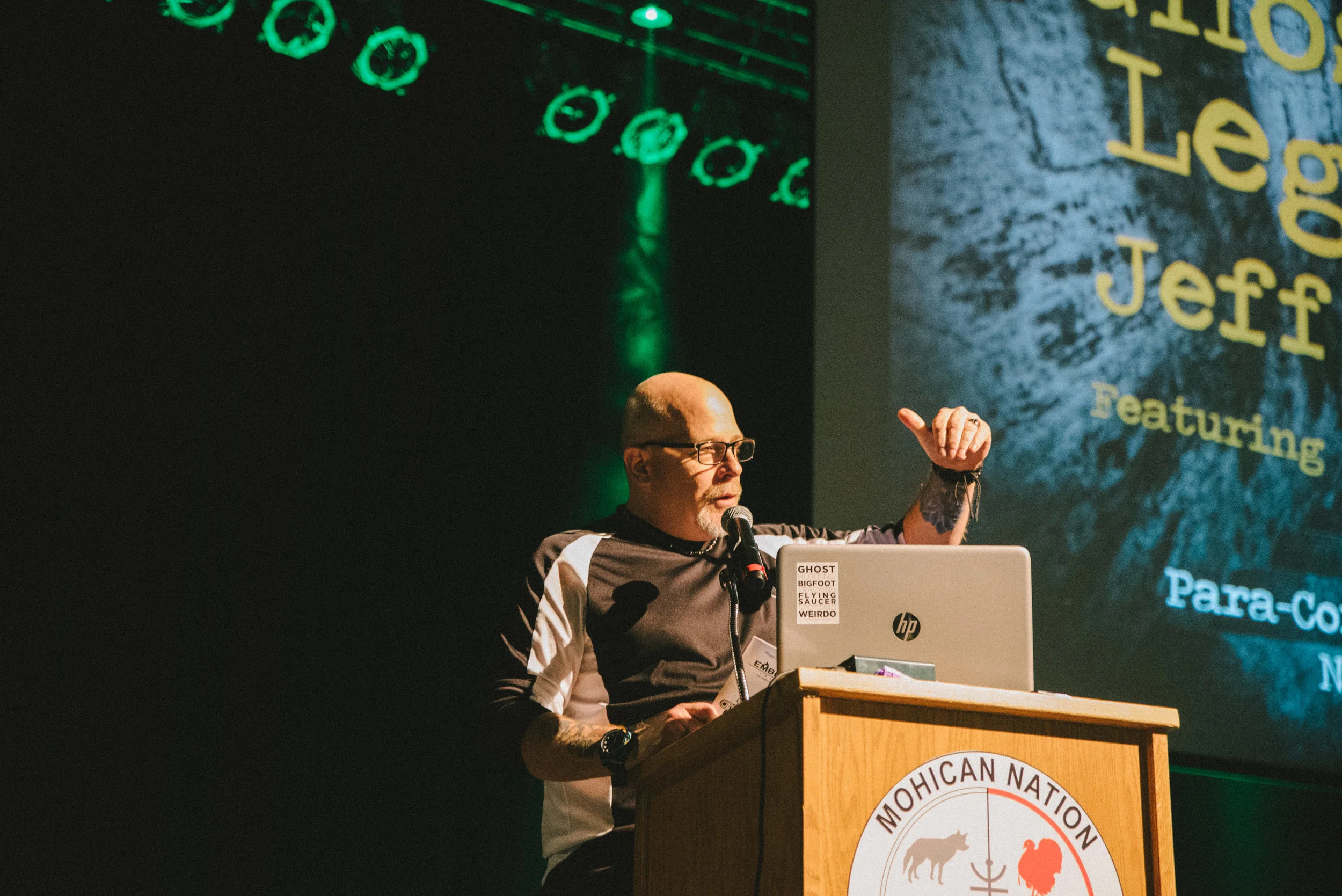 ‘Darkness’ Dave Schrader emceed the event. Here he is introducing the legendary Jeff Belanger.