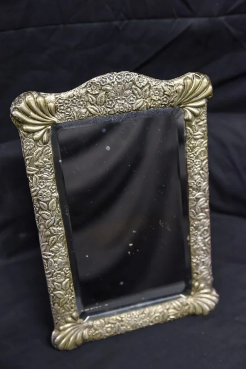 The mirror in which Captain Edward John Smith is said to sometimes appear. (Image credit: Caters News Agency)