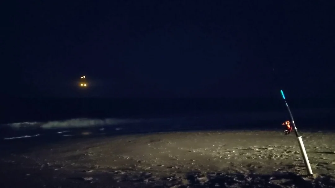 At one point in the video, a second pair of lights appears prior to the first two fading away. (Image credit: crlarkin/YouTube)