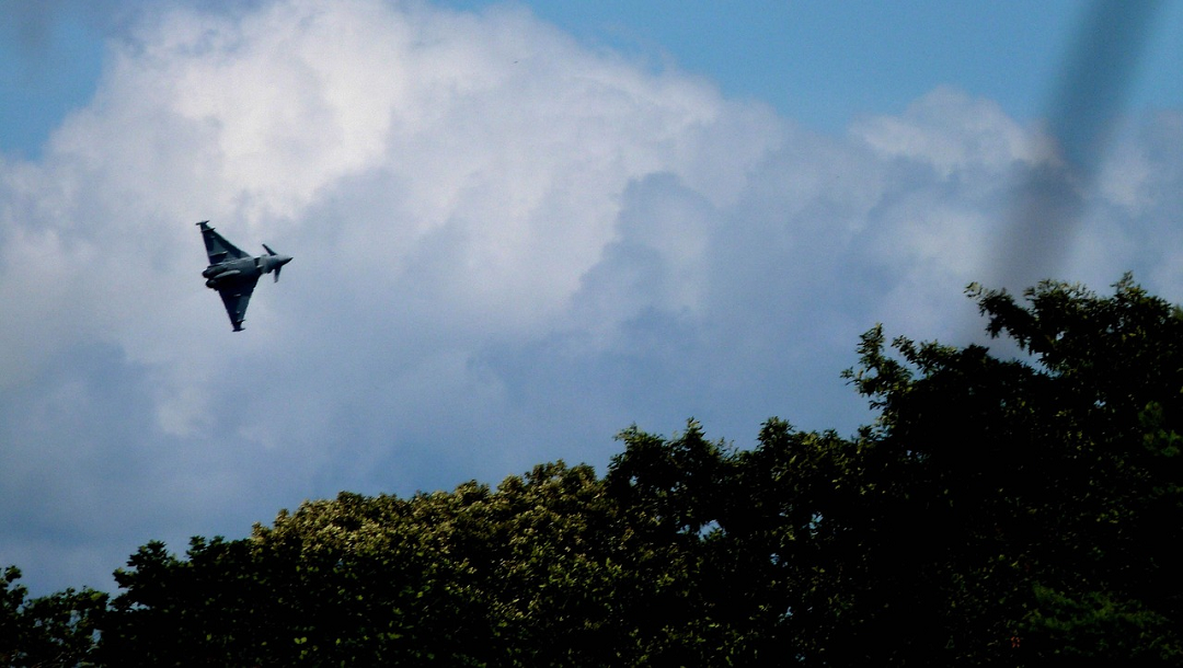 typhoon-2250298_1280.png