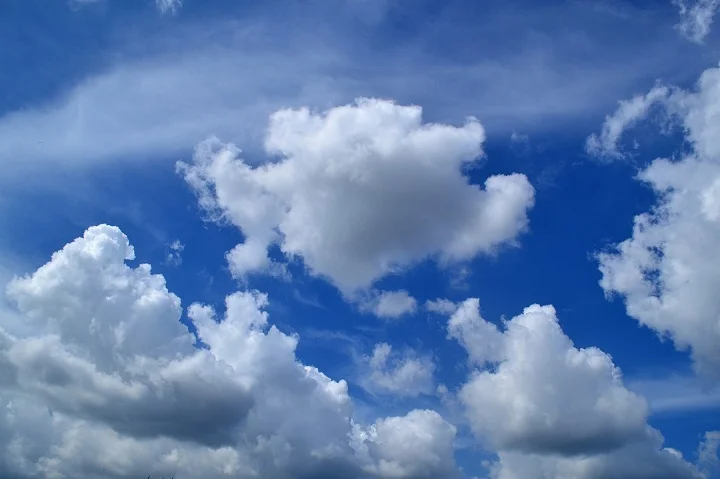 clouds-1169676_1280.jpg