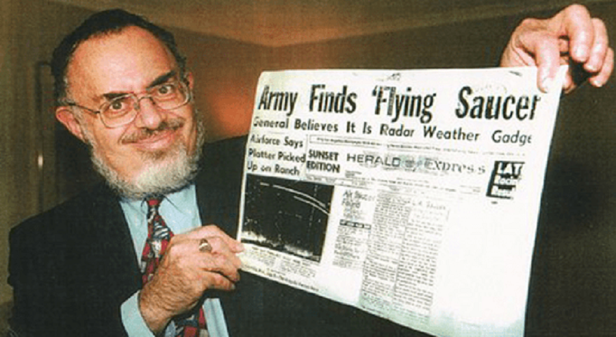Stanton Friedman was a leading researcher of the reported 1947 saucer crash in Roswell, New Mexico.