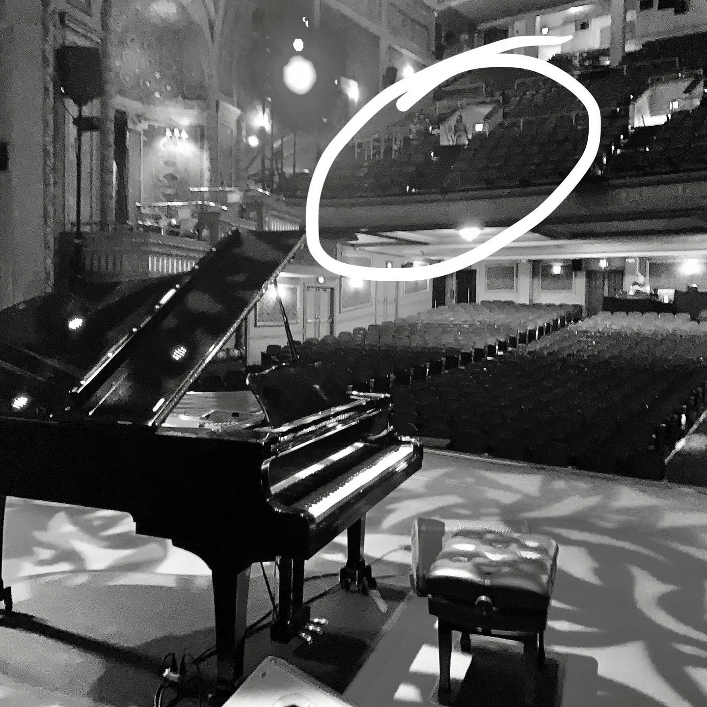 Pianist Captures Photo of Ghostly Woman in Austin's Paramount Theatre