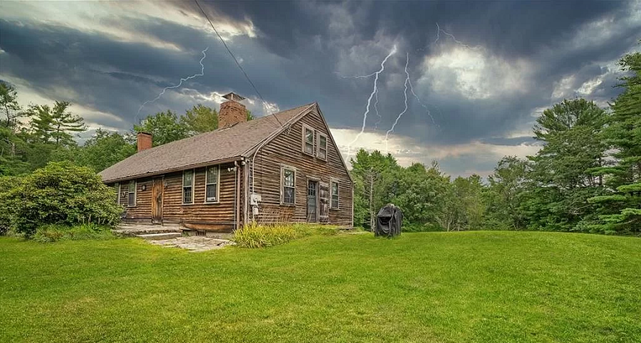 Built in 1736, this reputedly haunted house is currently listed on the market for $1.2 million. (Zillow)