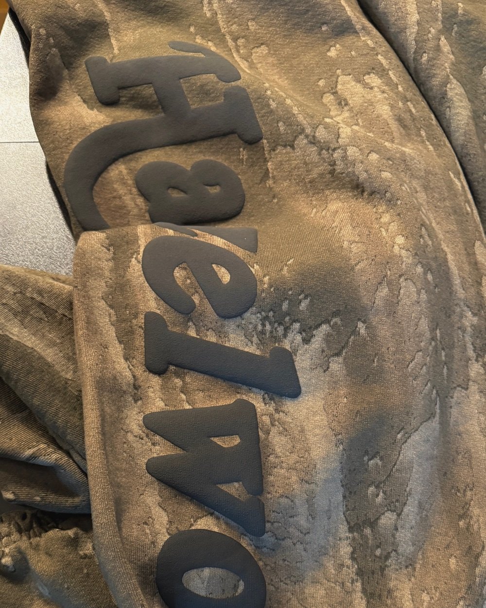 HAZELWOOD LOGO SWEATPANTS — WWW.LEONARDOCHOP.COM, image size:1000x1251