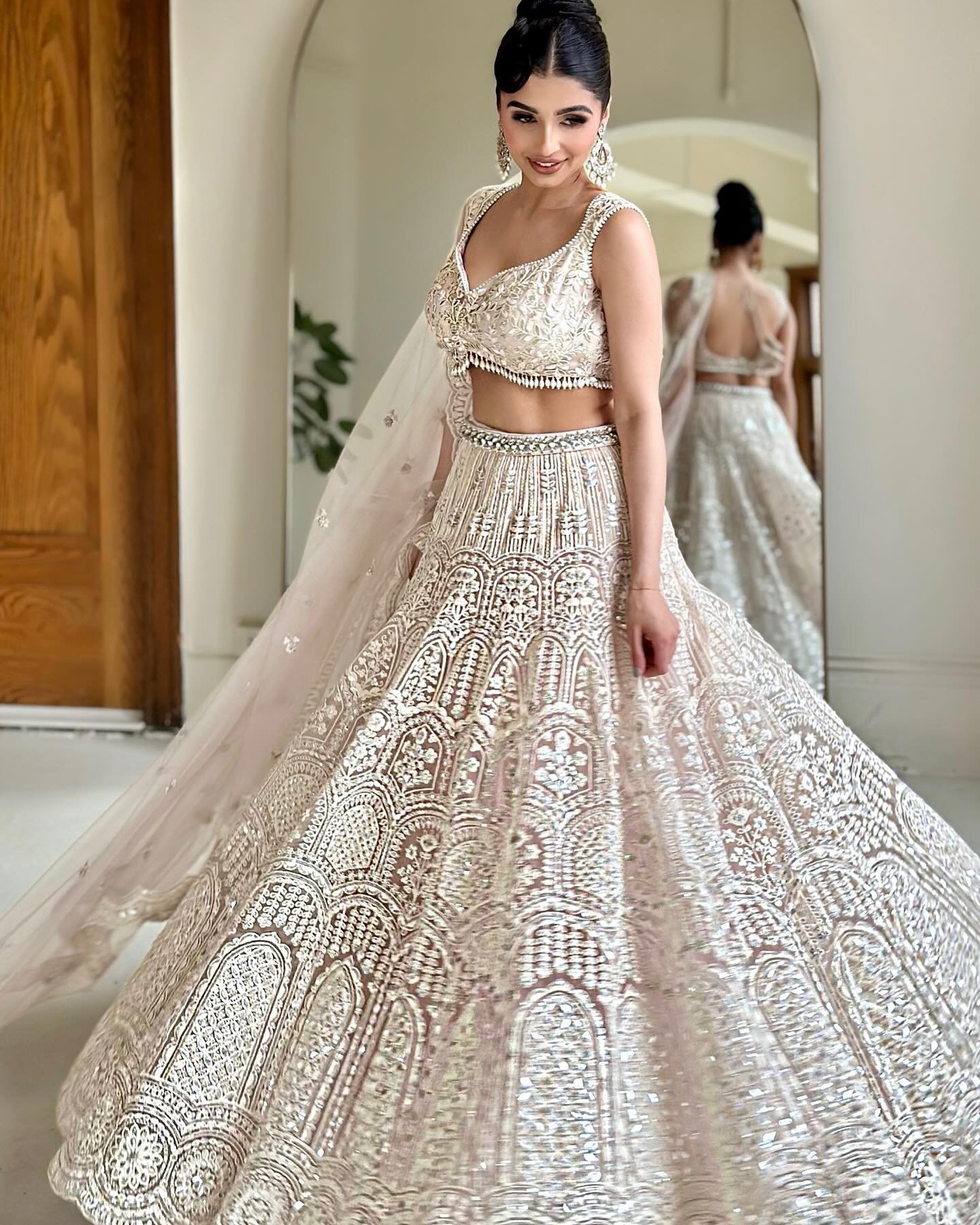 Always wanted to collab with Poonam! Love this look and this lengha! 

Hair and make up: @sharontaggarsekhon 
Outfit: @poonamskaurture 
Photo: @poonamskaurture 
Muse: @prabhjotbhullar

Book Bridal or non-bridal, please email info @madeinlondonstudio.