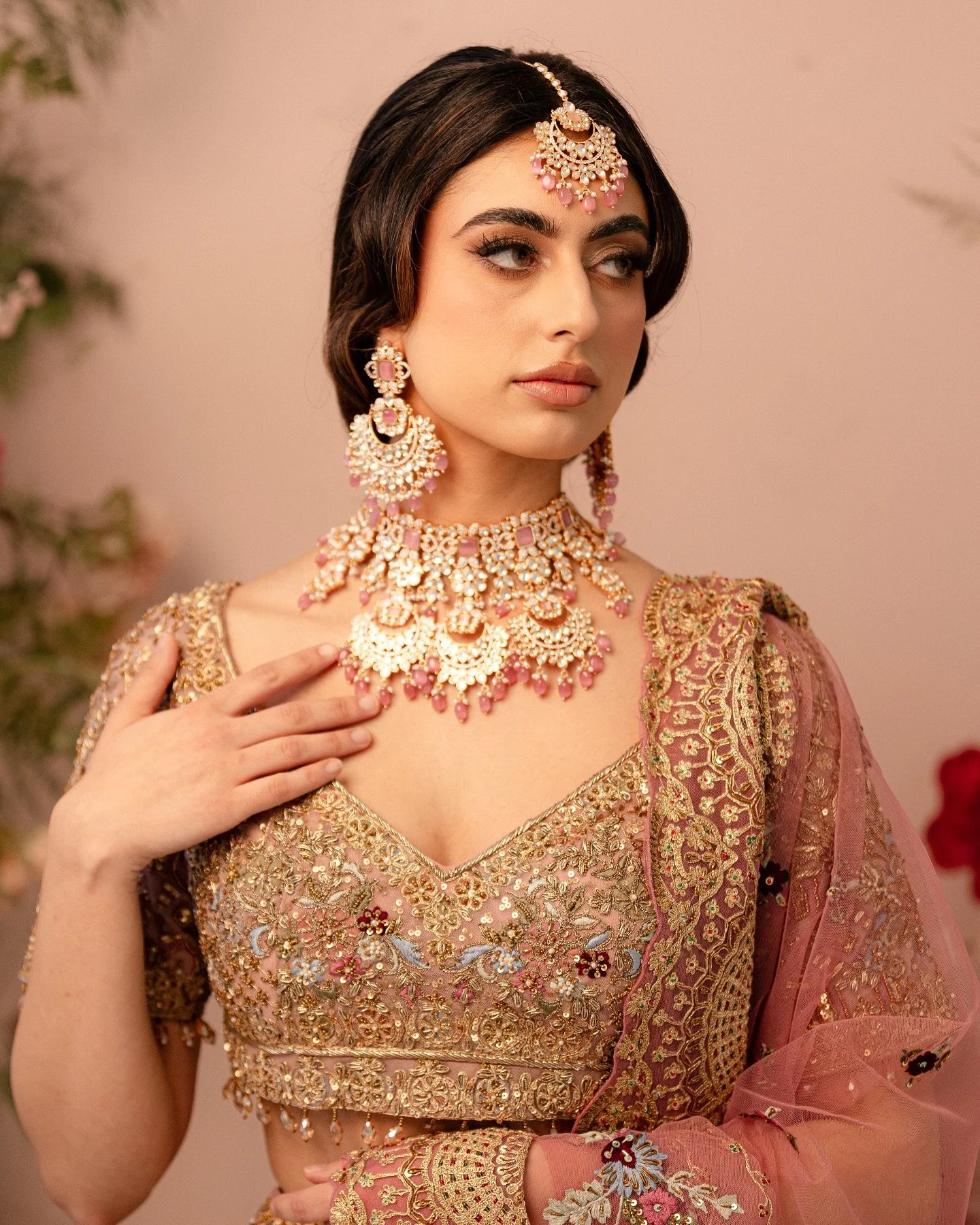 Photography: @jdbrarphotography 
Bridal Lengha: @vivahcollection 
Jewlery: @hookumdesignstudio 
Decor: @charmingpetiteevents 
Mehendi: @apnimehndi 

#bridalphotography #indianbride #weddinginspiration #luxuryweddings #bridallooks #weddingphotography 