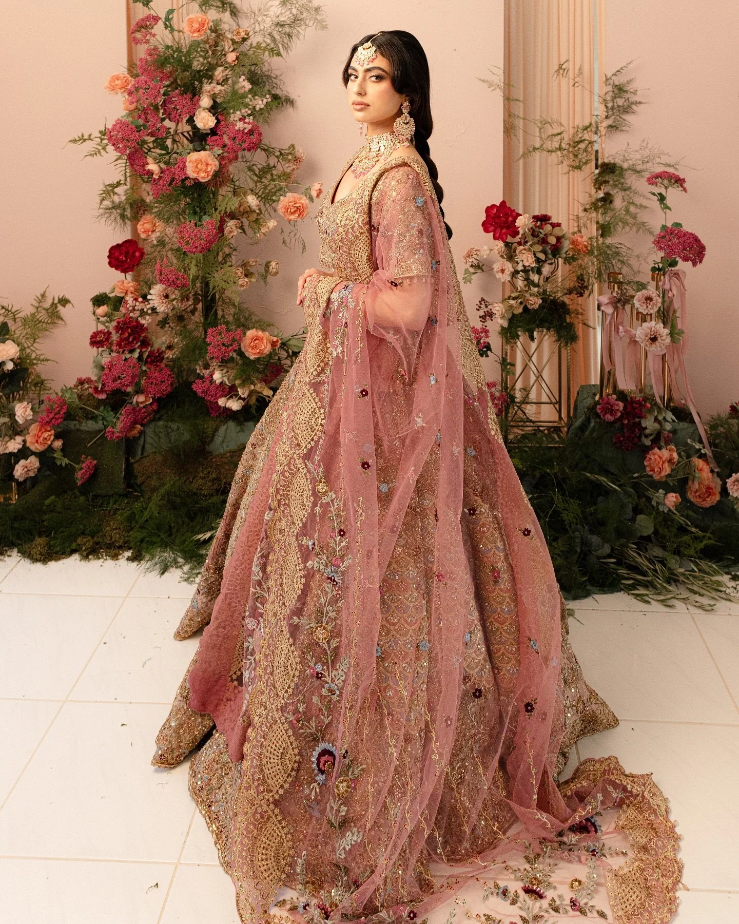 Photography: @jdbrarphotography 
Bridal Lengha: @vivahcollection 
Jewlery: @hookumdesignstudio 
Decor: @charmingpetiteevents 
Mehendi: @apnimehndi 

#bridalphotography #indianbride #weddinginspiration #luxuryweddings #bridallooks #weddingphotography 