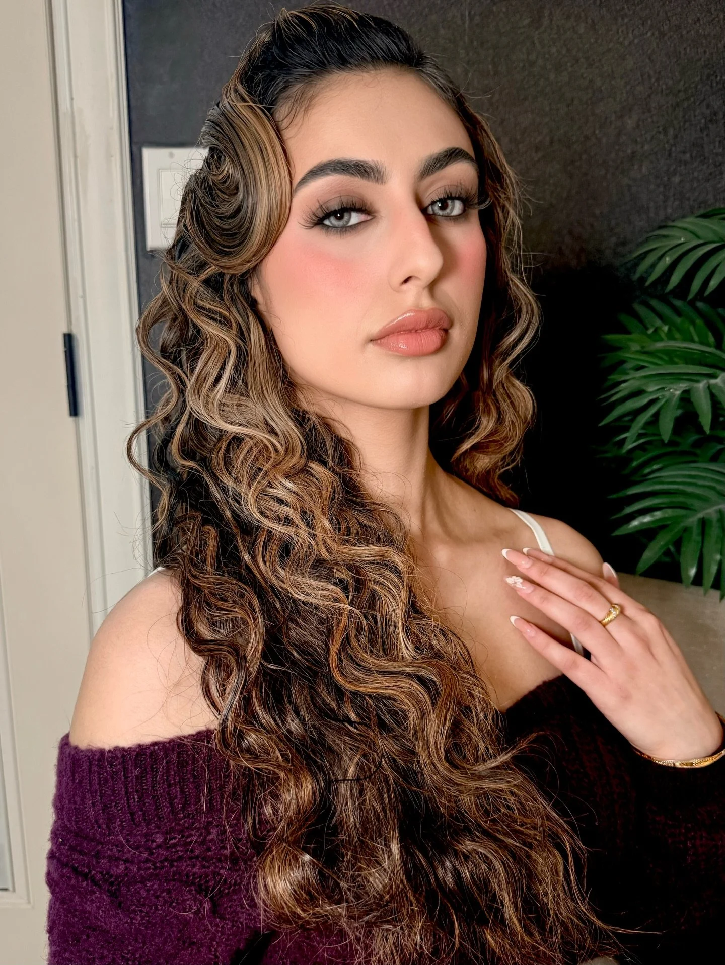 When you look good in every single angle @nknijjar 

@thegrandweddingexpo @wellgroomedinc 

#ootd #potd #bridal