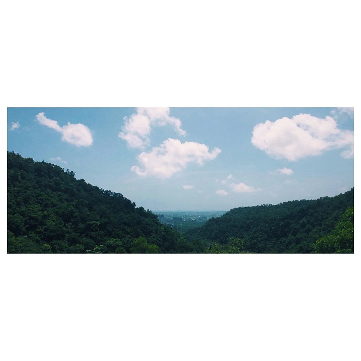 Beyond those hills, closer to the clouds ⛰
.
.
.
.
.

#hiking #hikingadventures #trailadventure #taiwantrail #宜蘭  #宜蘭景點  #礁溪 #礁溪景點 #sliceoflife #yilan #yilantravel #jiaoxi #visual_taiwan #naturephotography #mountainscape #travelgram #台湾旅行 #color #lan