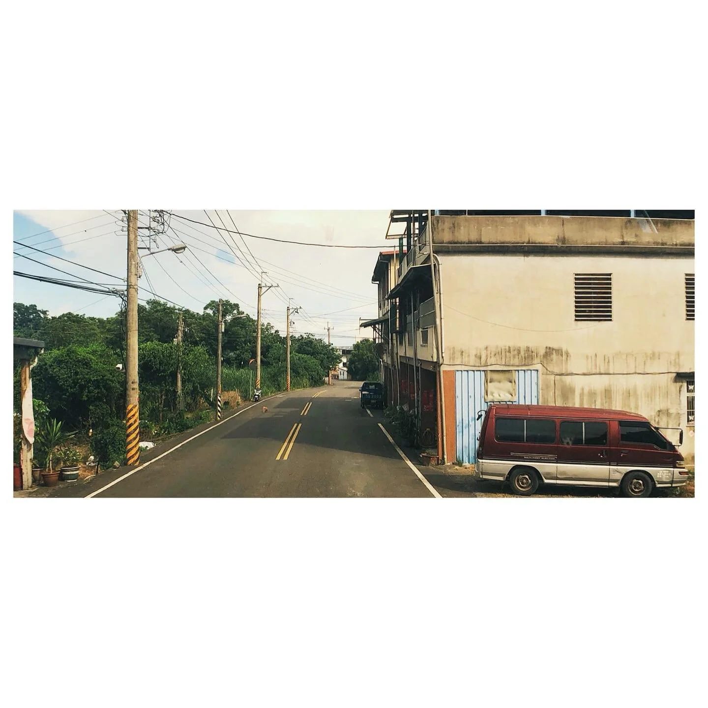 Country road 🚌
.
.
.
.
.
.

#hitchhiking #adventure #taiwantravel #宜蘭  #宜蘭景點  #countryside #countryroads #sliceoflife #yilan #yilantravel #visual_taiwan #naturephotography #mountainscape #travelgram #台湾旅行 #color #landscapephotography #landscape #ins