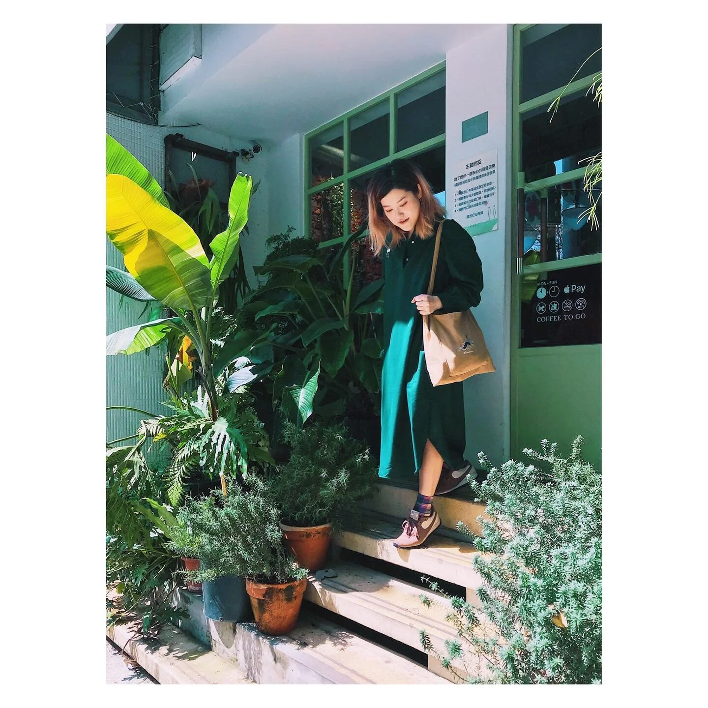 Blending in...🌿｜It&rsquo;s so relaxing when you blend into the background... no agenda, no expectations, just strolling in the neighborhood on a weekend afternoon with good company🥰 .
.
.
.
.
.
#民生社區 #台北咖啡廳 #台北義大利麵 #義大利麵 #烟火气 #sliceoflife #lunchtim