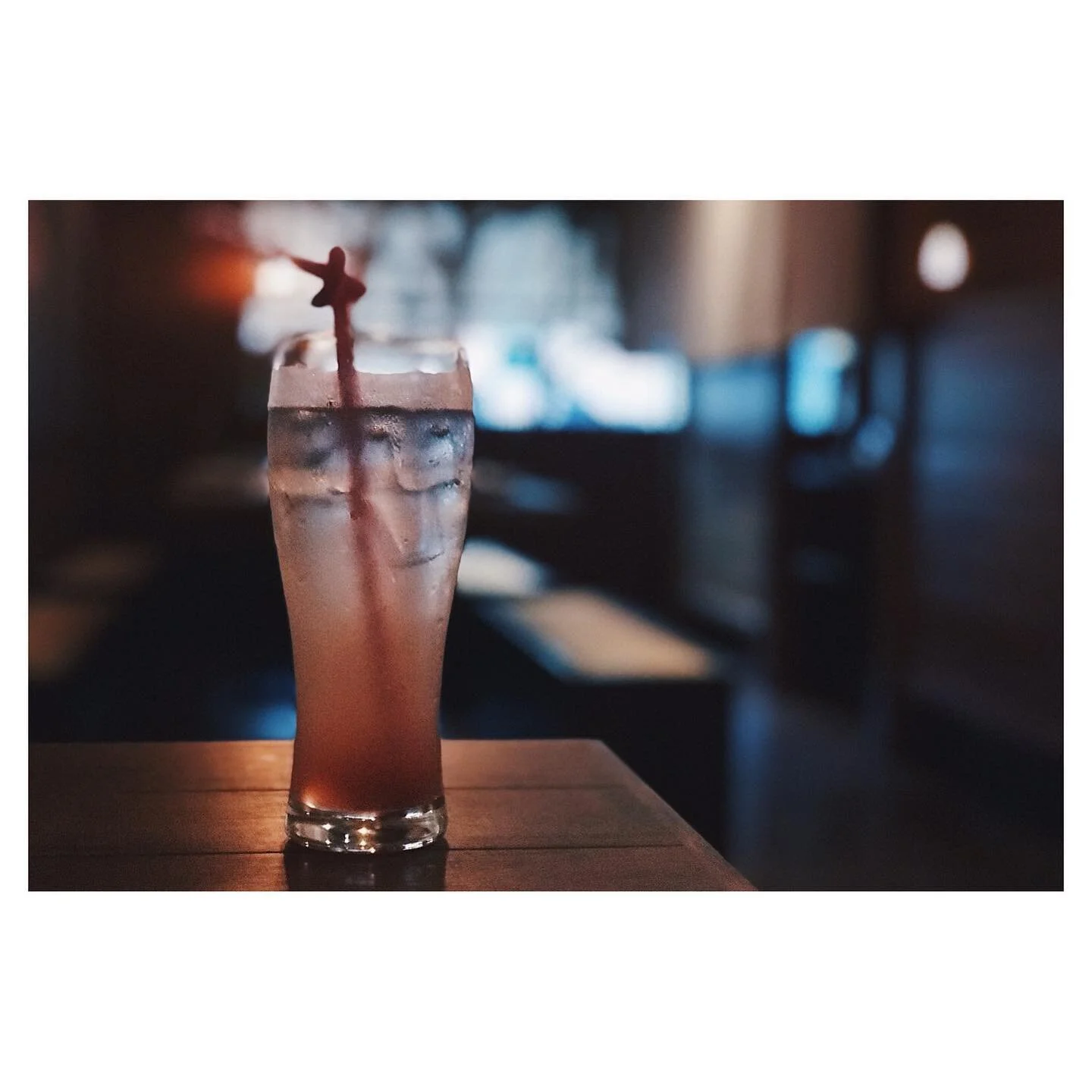 喜歡一杯酒🍸
.
.
.
.
.
.

#eveningwalk #台北居酒屋 #烟火气 #sliceoflife #taipei #taipeitravel #visual_taiwan #streetphotography #travelgram #台湾旅行 #color #portrait #instagramtaiwan #ig_photooftheday #good_portraits_world #vscogoodshot #chasinglight #summernights #