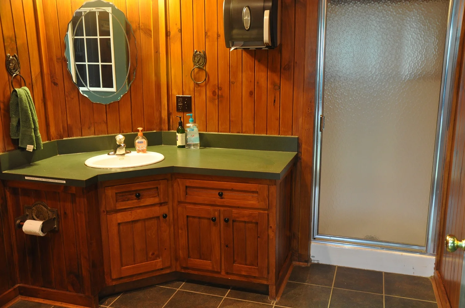 there is a full bathroom right in the middle of the barn for boarders convenience