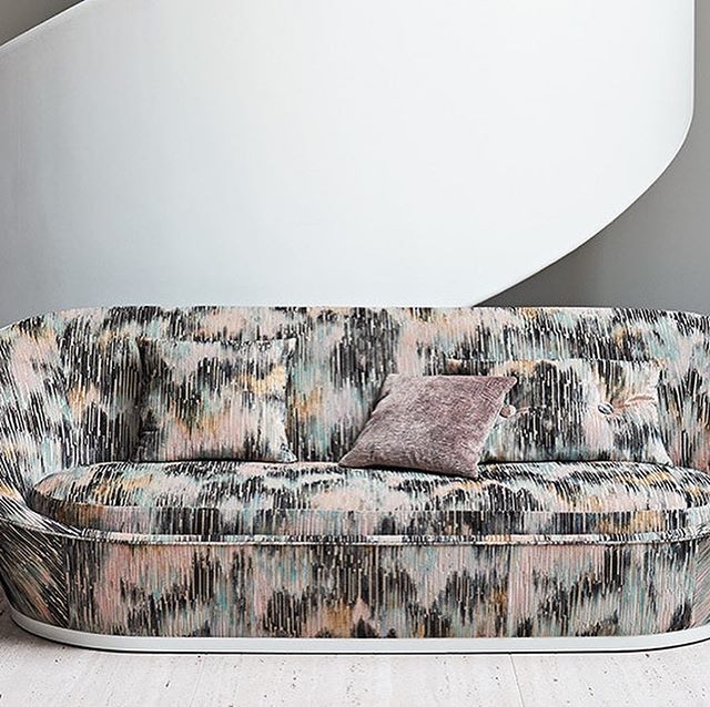 Through a harmonious collaboration with Japanese artist, Katsutoshi Yuasa, Black Edition have produced MIZUMI  #upholsteryfabric #upholstery #lux #curtainfabric #interiordesign #velvet #japanesedesign