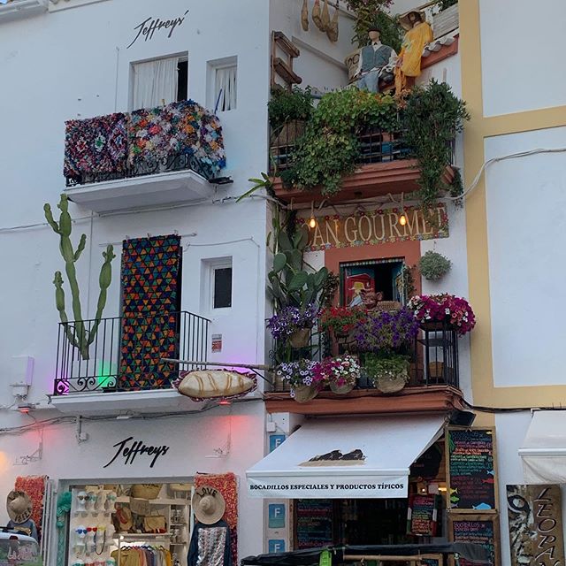Flower Power Balcony&rsquo;s in Eivissa 🌺